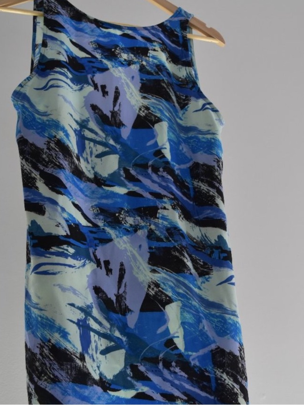 Abstract Print Shift Dress - Picture 3 of 10